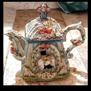 Vintage Wedding Bunnies Motif Tea Pot